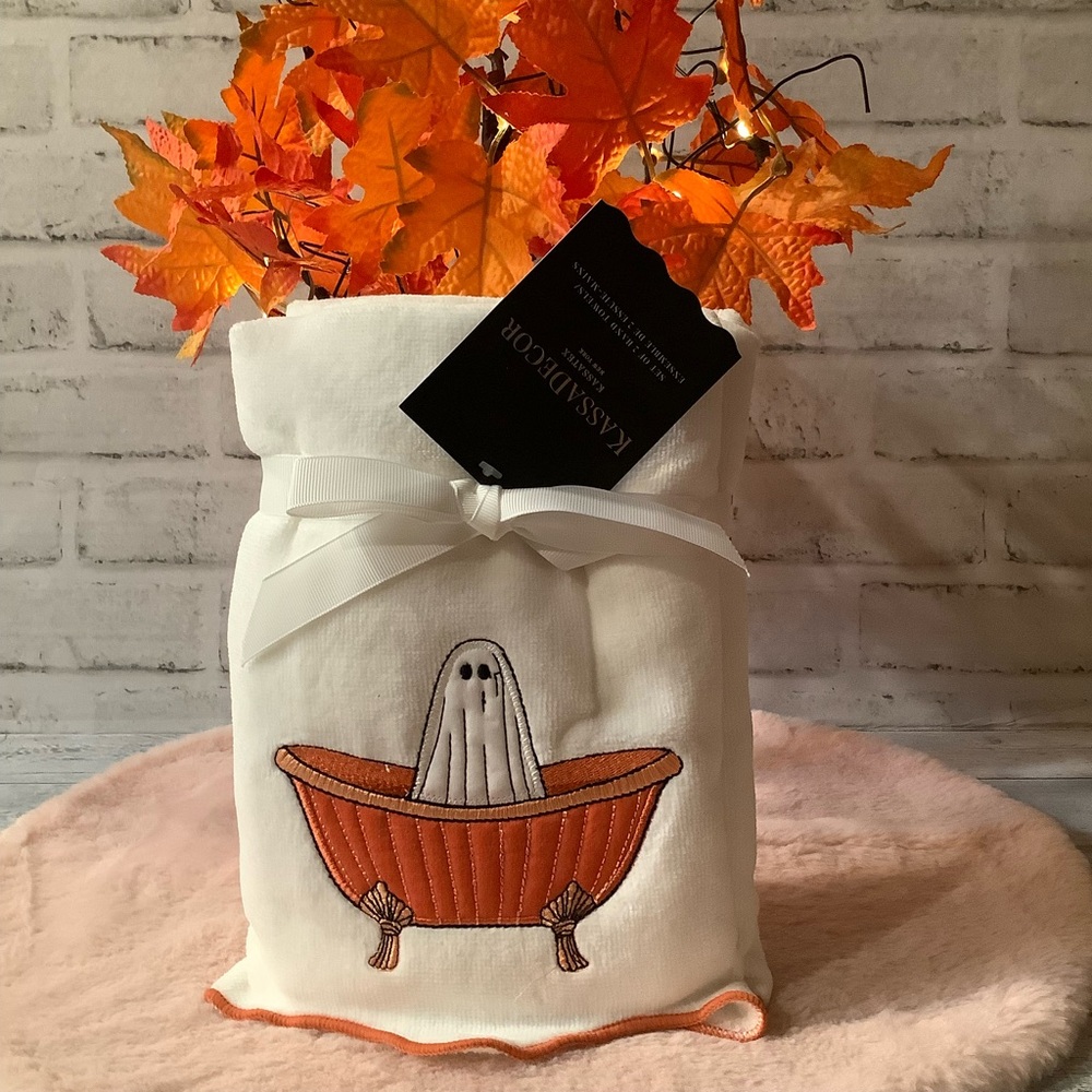 KASSADECOR Set Of 2 Ghost Bath Hand Towels